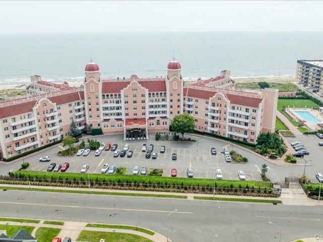  1 BR,  2.00 BTH &nbsp;Other style home in Lido Beach