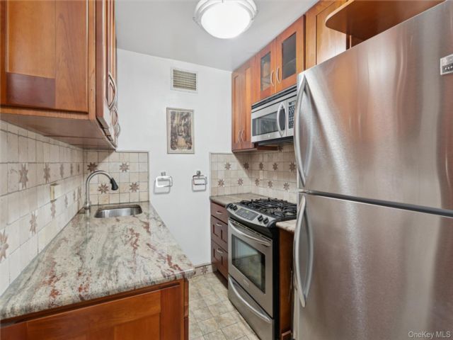  1 BR,  1.00 BTH &nbsp;Other style home in Forest Hills