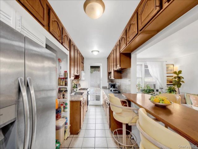 [Kingsbridge Real Estate, listing number 7250990]