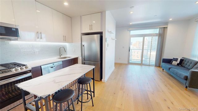  1 BR,  1.00 BTH &nbsp;Modern style home in Rego Park