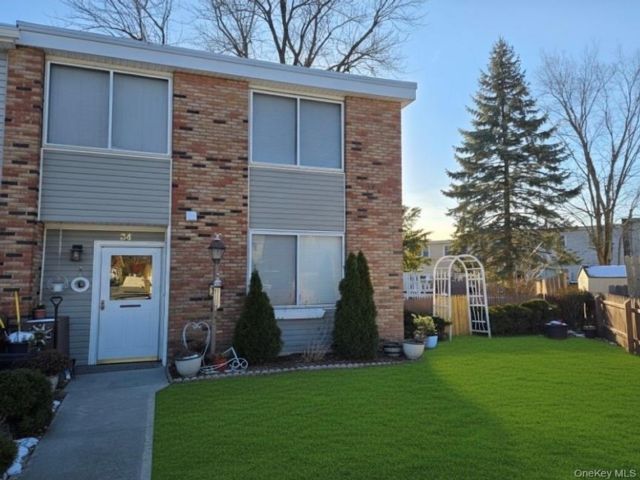  3 BR,  2.00 BTH &nbsp;House style home in Middletown