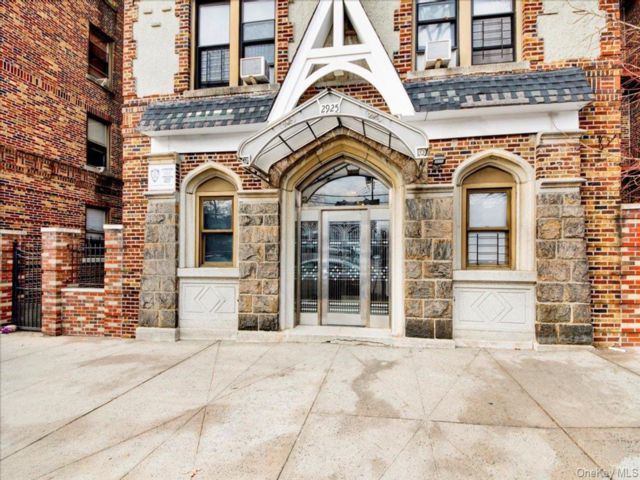  1 BR,  1.00 BTH &nbsp;Garden style home in Mosholu