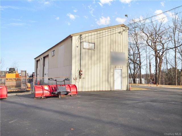 Studio,  0.00 BTH &nbsp;Commercial style home in Middletown