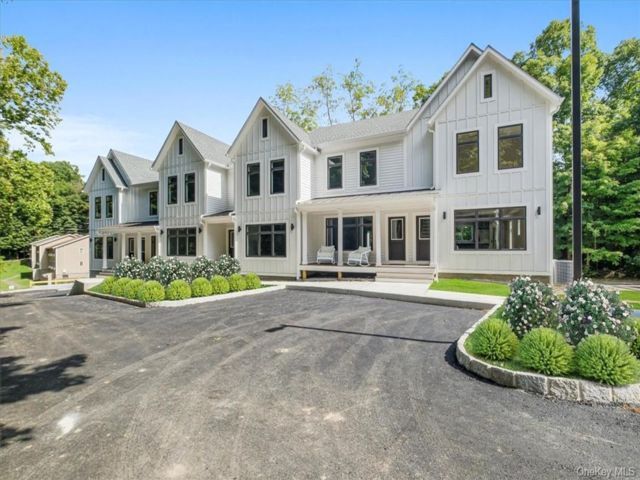  2 BR,  2.00 BTH &nbsp;House style home in Peekskill