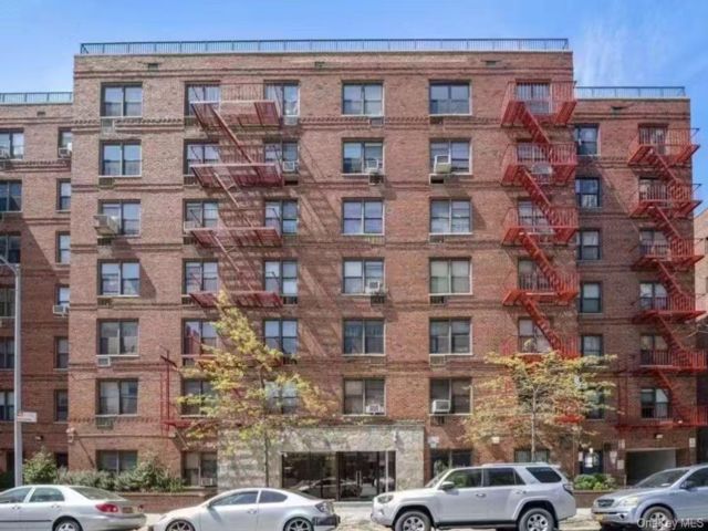  2 BR,  1.00 BTH &nbsp;Other style home in Flushing