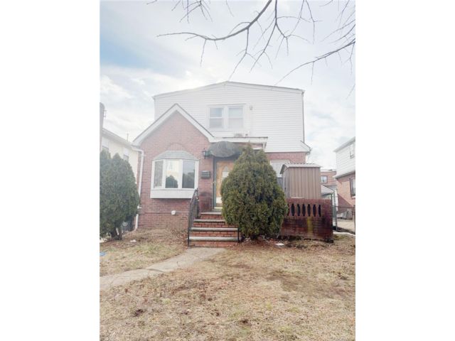  6 BR,  3.00 BTH &nbsp;Other style home in Flushing