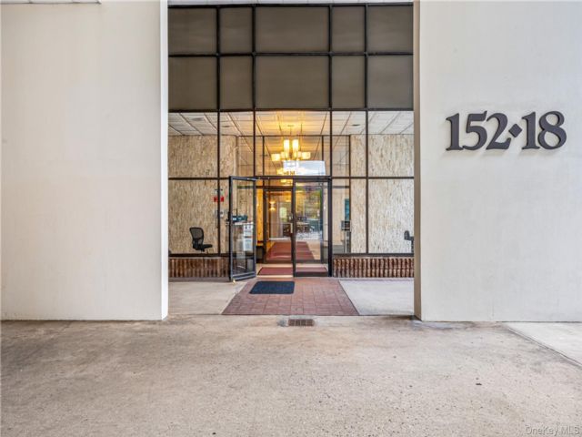 Studio,  1.00 BTH &nbsp;Other style home in Flushing