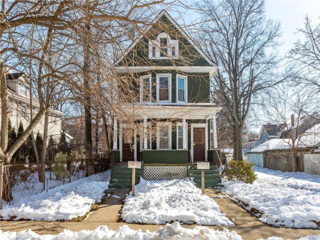  4 BR,  2.00 BTH &nbsp;Colonial style home in West Brighton
