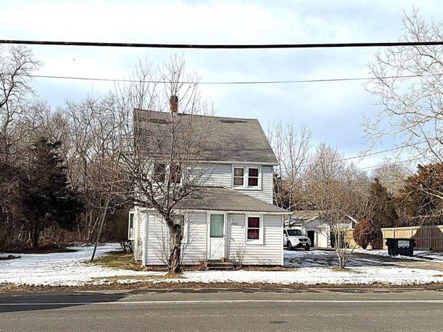  3 BR,  2.00 BTH &nbsp;Colonial style home in Cutchogue