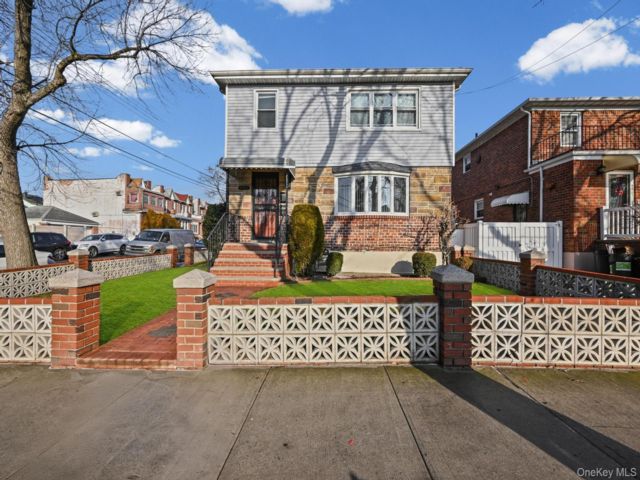  6 BR,  4.00 BTH &nbsp;Hi ranch style home in Ozone Park