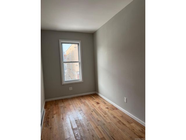  4 BR,  2.00 BTH &nbsp;House style home in Soundview