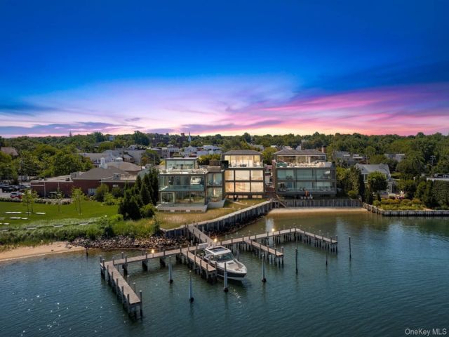  8 BR, 10.00 BTH &nbsp;Modern style home in Sag Harbor