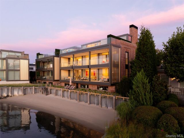  8 BR, 10.00 BTH &nbsp;Modern style home in Sag Harbor