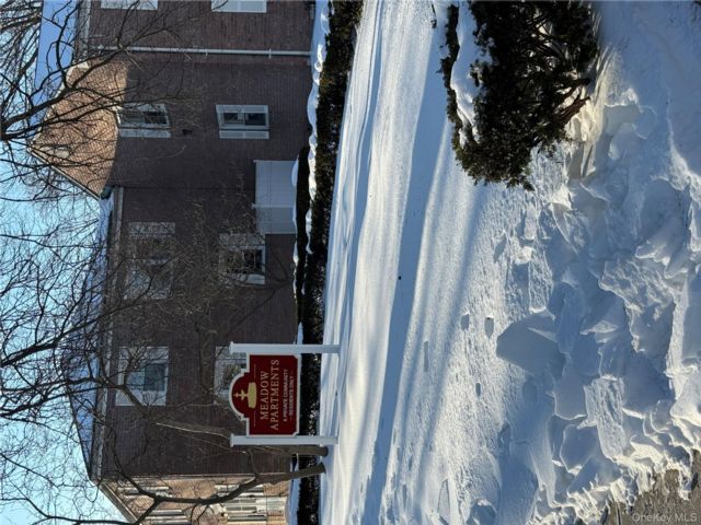  2 BR,  2.00 BTH &nbsp;Colonial style home in Forest Hills