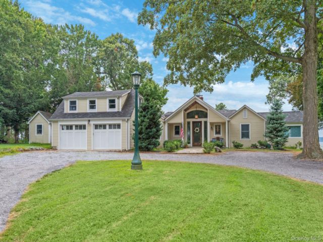  3 BR,  5.00 BTH &nbsp;Ranch style home in Northport