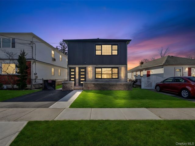  9 BR,  5.00 BTH &nbsp;House style home in Rosedale