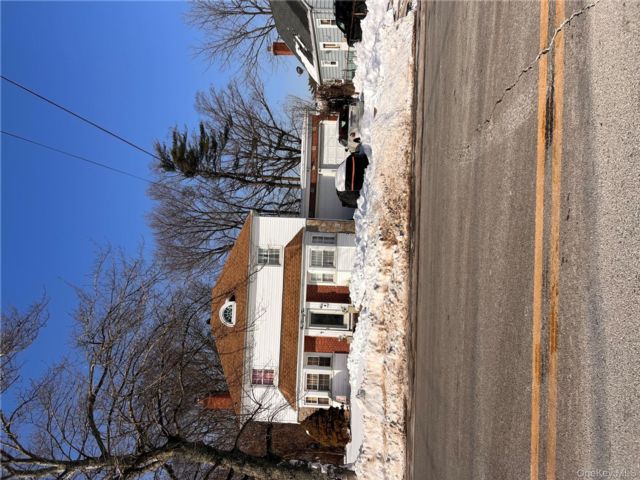  4 BR,  4.00 BTH &nbsp;Colonial style home in Valley Stream