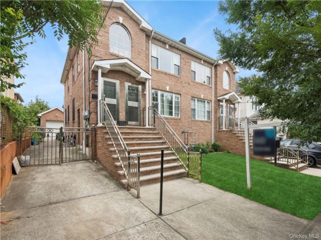  3 BR,  1.00 BTH &nbsp;Other style home in Flushing