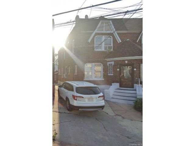  4 BR,  3.00 BTH &nbsp;A-frame style home in South Ozone Park