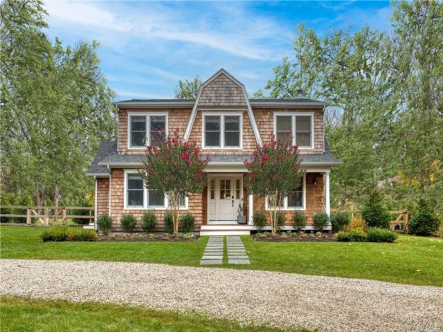  5 BR,  5.00 BTH &nbsp;Farmhouse style home in Southold