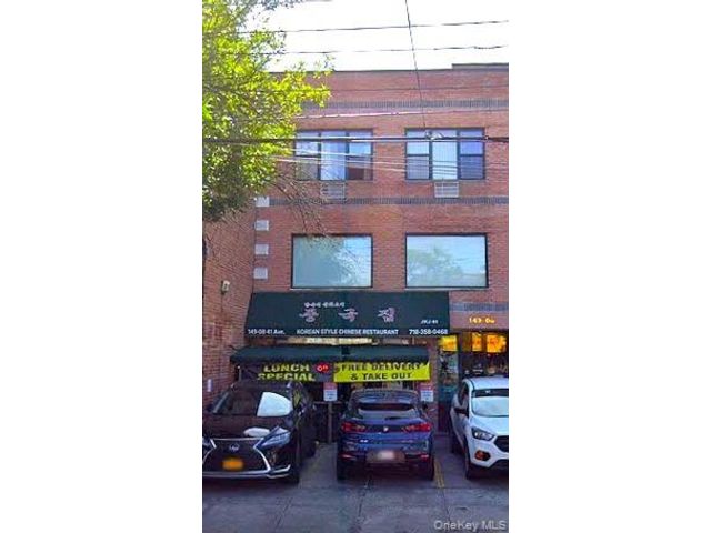 Studio,  0.00 BTH &nbsp;Commercial style home in Flushing