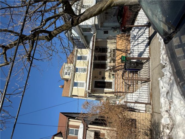  5 BR,  3.00 BTH &nbsp;A-frame style home in Richmond Hill