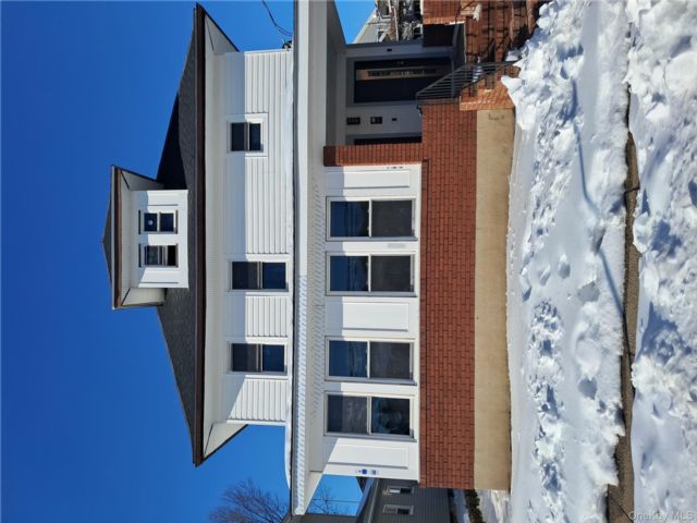  2 BR,  1.00 BTH &nbsp;Colonial style home in Mineola