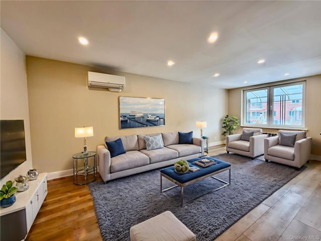  2 BR,  1.00 BTH &nbsp;Other style home in Middle Village