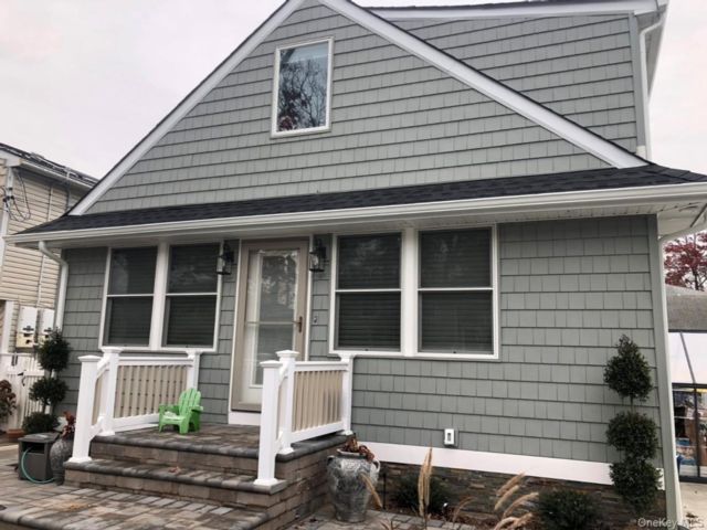  4 BR,  3.00 BTH &nbsp;Exp cape style home in Copiague