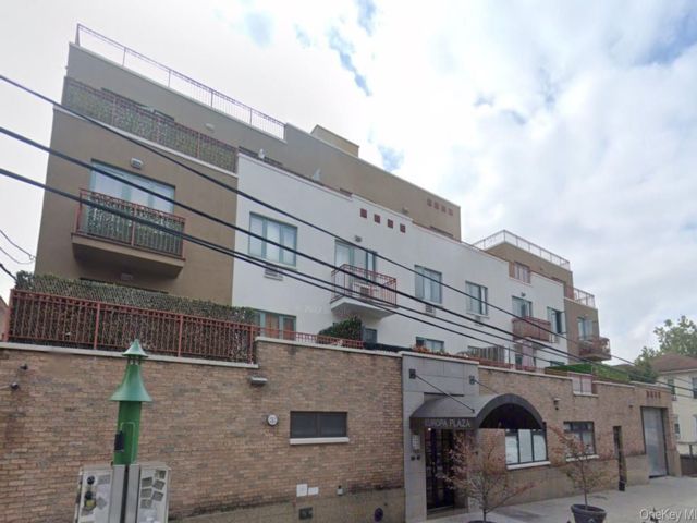 Studio,  0.00 BTH &nbsp;Commercial style home in Astoria