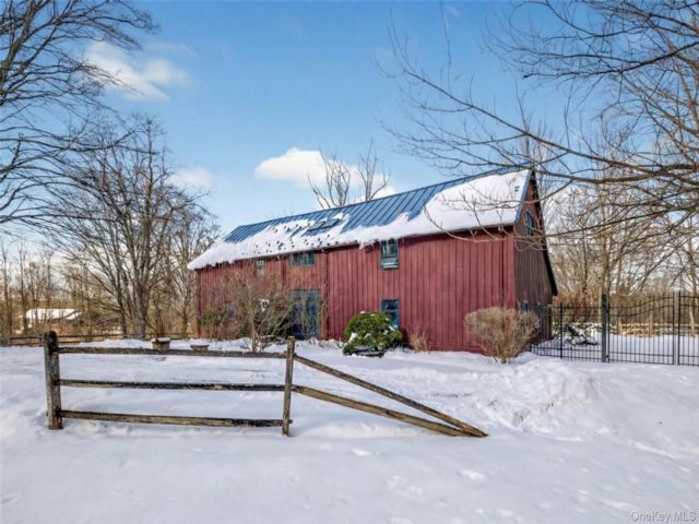  3 BR,  3.00 BTH &nbsp;A-frame style home in Pleasant Valley