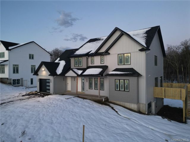  5 BR,  3.00 BTH &nbsp;Colonial style home in Monroe