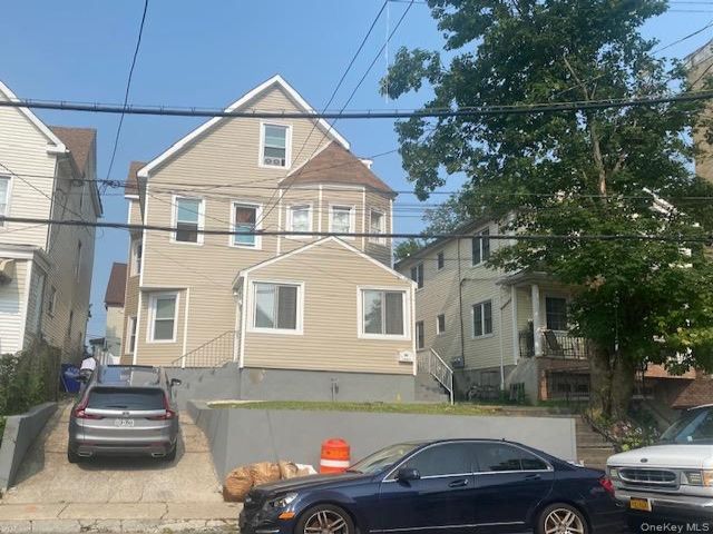  4 BR,  2.00 BTH &nbsp;Colonial style home in Mount Vernon