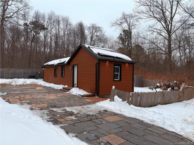  2 BR,  1.00 BTH &nbsp;Ranch style home in Wyandanch