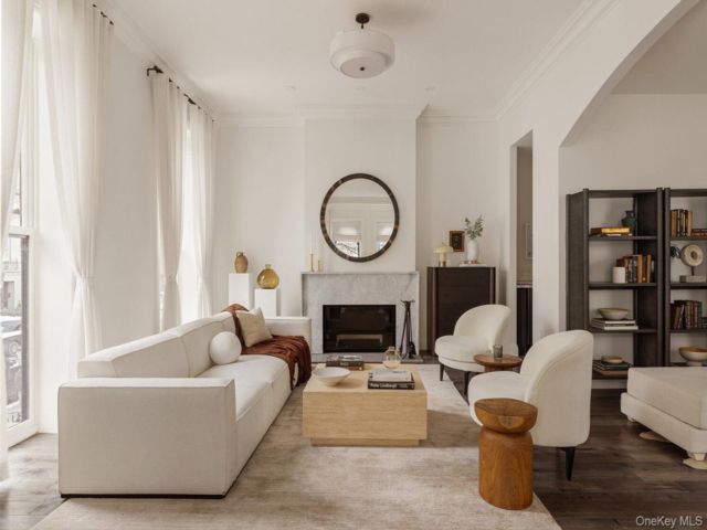  9 BR, 11.00 BTH &nbsp;House style home in Cobble Hill