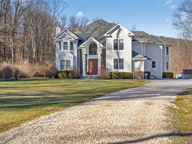  4 BR,  5.00 BTH &nbsp;Colonial style home in Highland Mills