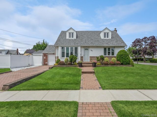 [Franklin Square Real Estate, listing number 7252325]