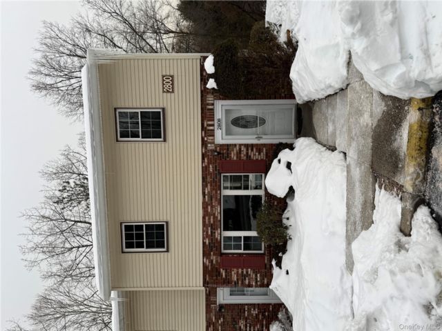  3 BR,  2.00 BTH &nbsp;House style home in New Windsor