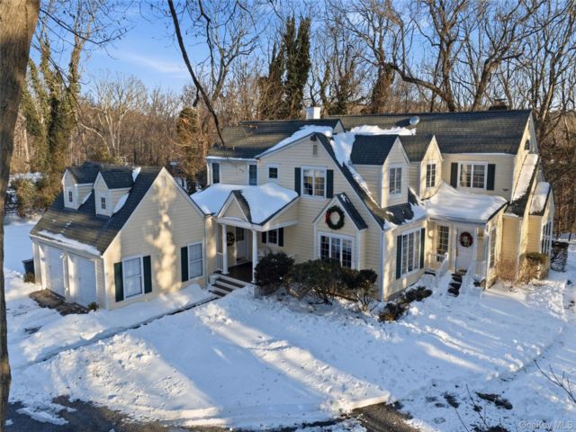  4 BR,  3.00 BTH &nbsp;Colonial style home in Cold Spring Harbor