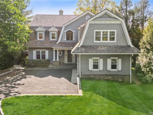  6 BR,  7.00 BTH &nbsp;Colonial style home in Larchmont