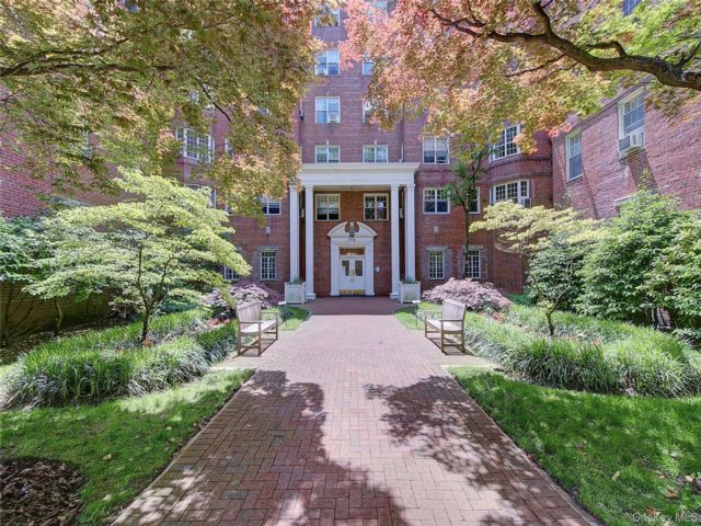 [Forest Hills Real Estate, listing number 7252426]