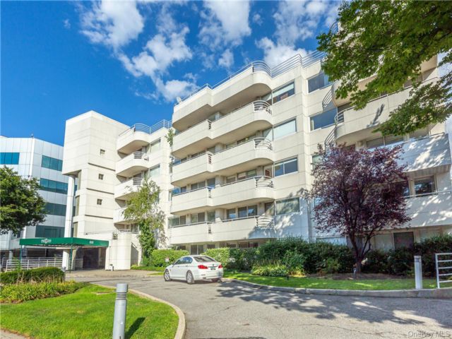  2 BR,  2.00 BTH &nbsp;Other style home in Great Neck