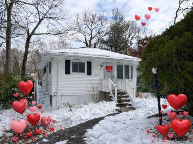  2 BR,  2.00 BTH &nbsp;Ranch style home in Rocky Point