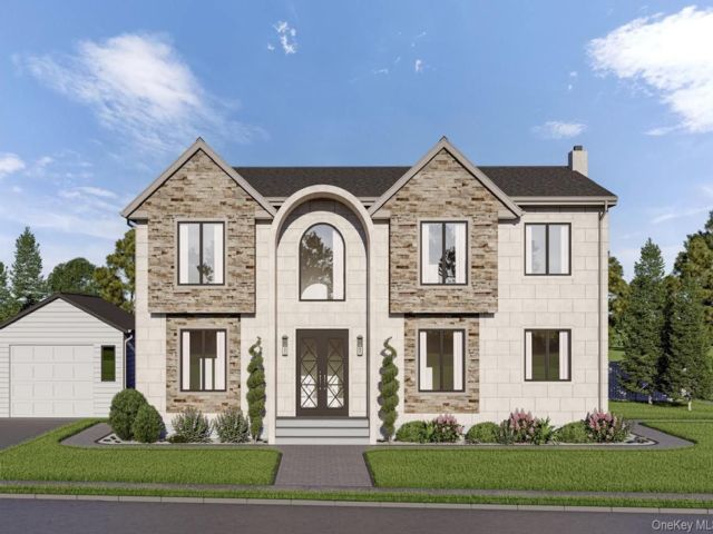  5 BR,  5.00 BTH &nbsp;Colonial style home in Levittown