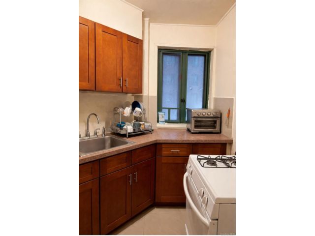  1 BR,  1.00 BTH &nbsp;Condo style home in Parkchester