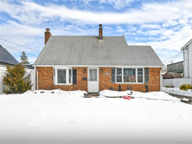  3 BR,  1.00 BTH &nbsp;Cape cod style home in Levittown