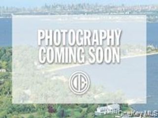 Studio,  0.00 BTH &nbsp;Commercial style home in Massapequa
