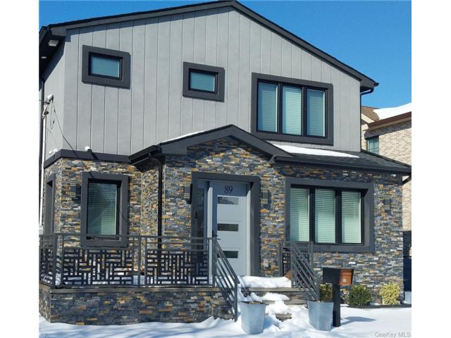  4 BR,  4.00 BTH &nbsp;Contemporary style home in New Hyde Park