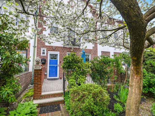  3 BR,  2.00 BTH &nbsp;Tudor style home in Astoria