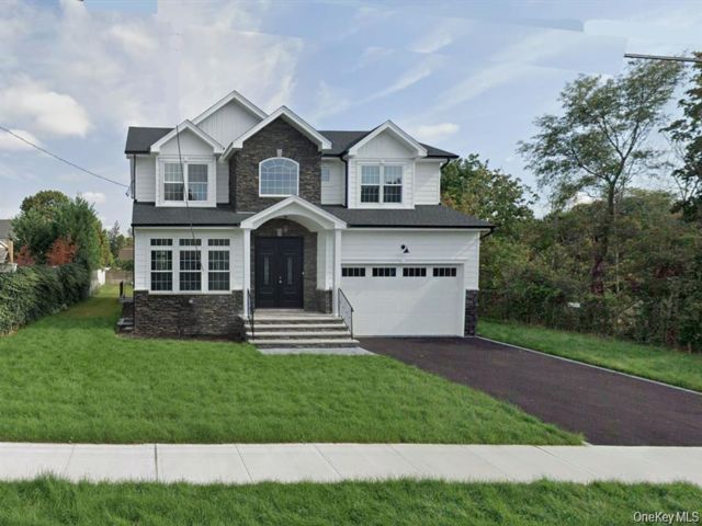  5 BR,  3.00 BTH &nbsp;Colonial style home in East Meadow